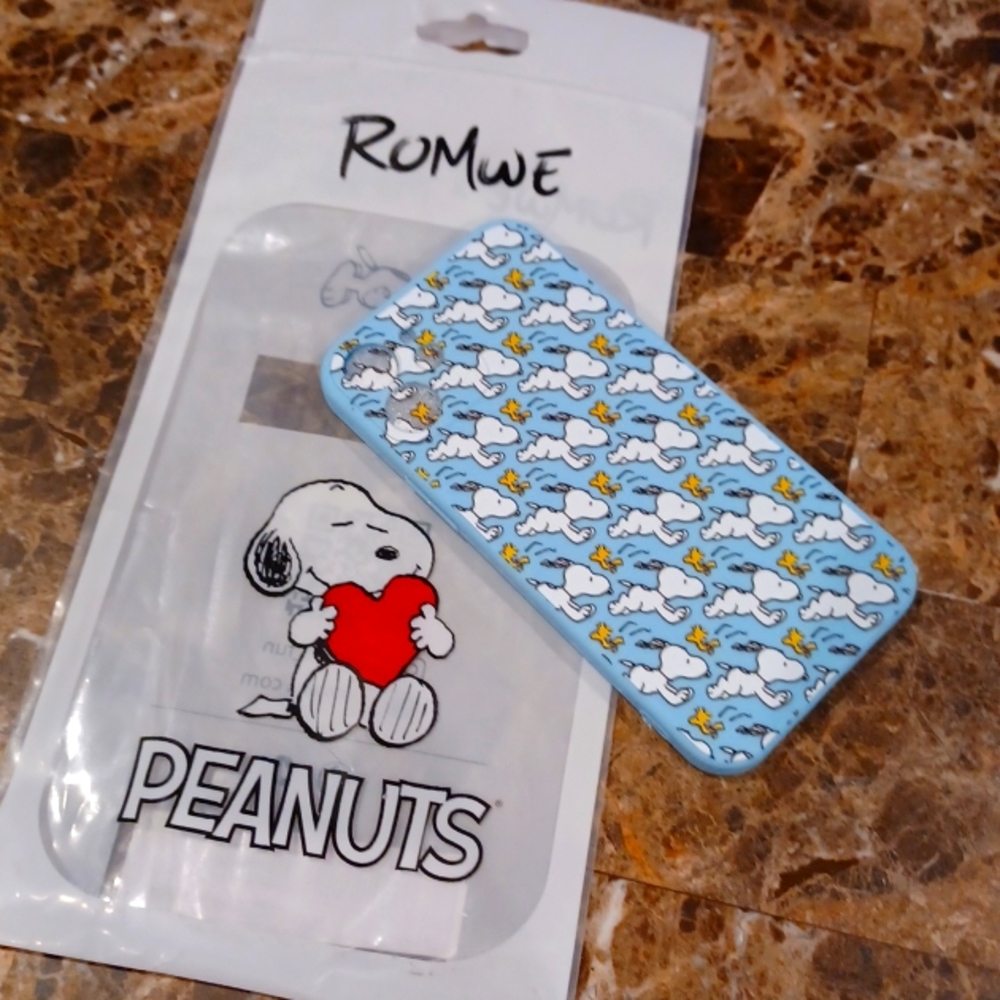 NWT Peanuts iPhone 12 mini case.